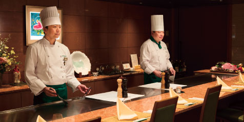 縁亭 シェフの調理