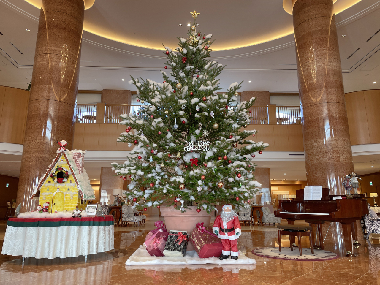 2025クリスマスツリーとお菓子の家　